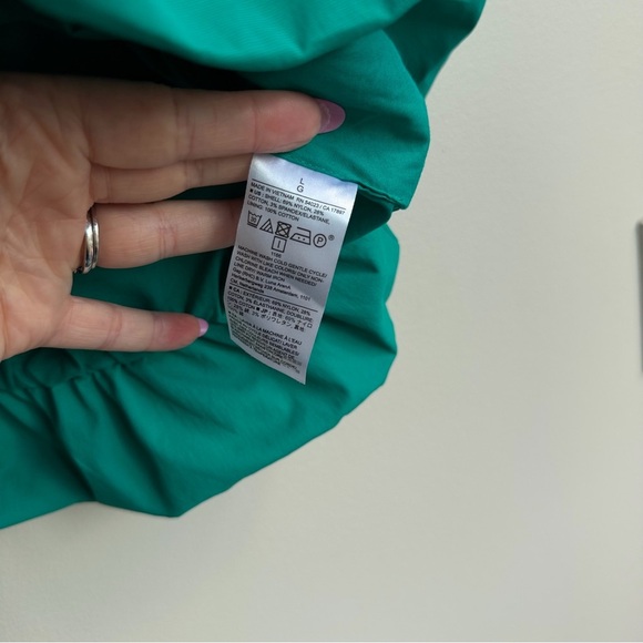 Banana Republic Vibrant Green Bubble-Hem Cropped Top - Picture 3 of 10